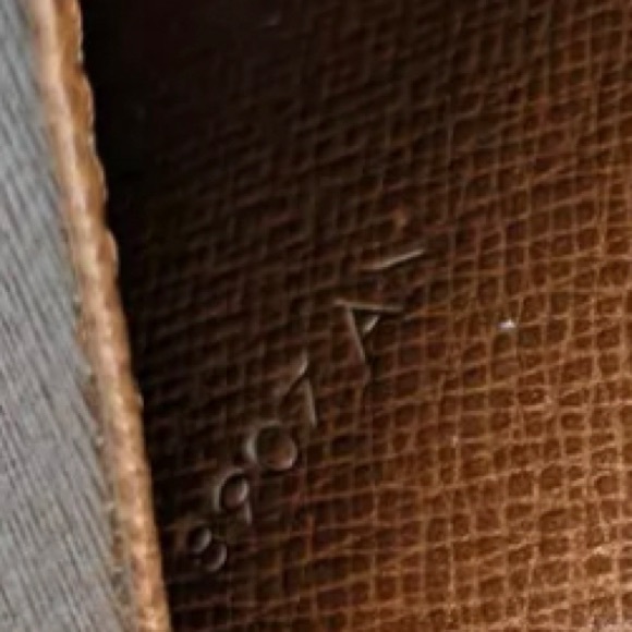 Authentic Luis Vuitton monogram Bifold long wallet - Picture 6 of 7